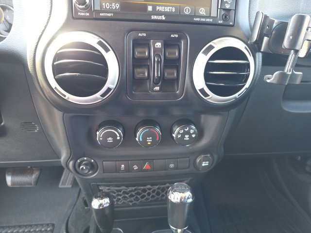 Used 2016 Jeep Wrangler Unlimited Sahara w/ Dual Top Group AWD/4WD image 19