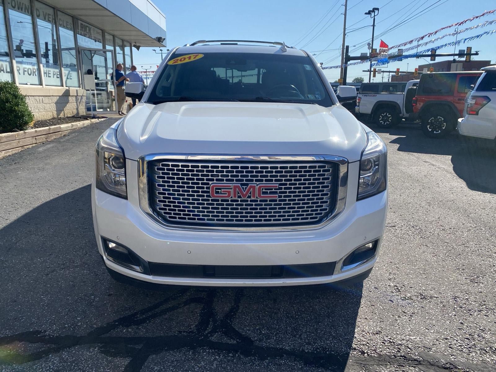 Used 2017 GMC Yukon XL Denali w/ Open Road Package AWD/4WD image 10