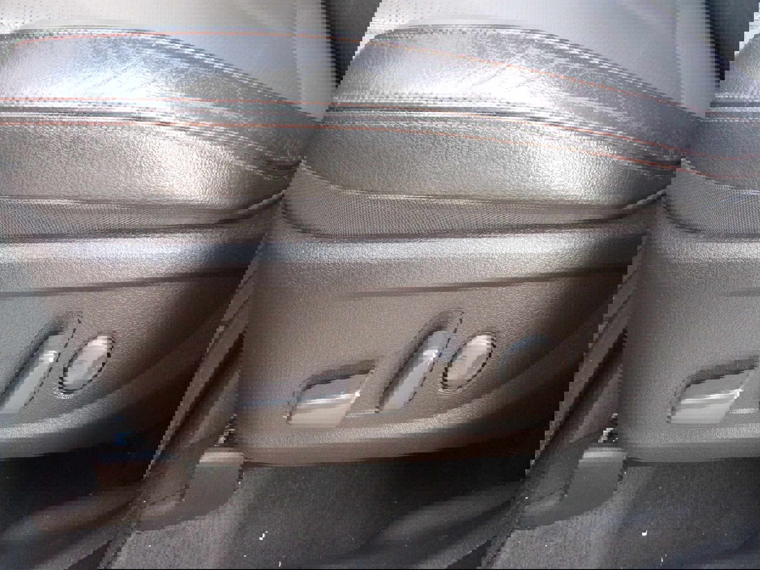 Used 2020 Hyundai Santa Fe SEL w/ Convenience + Premium Package image 17