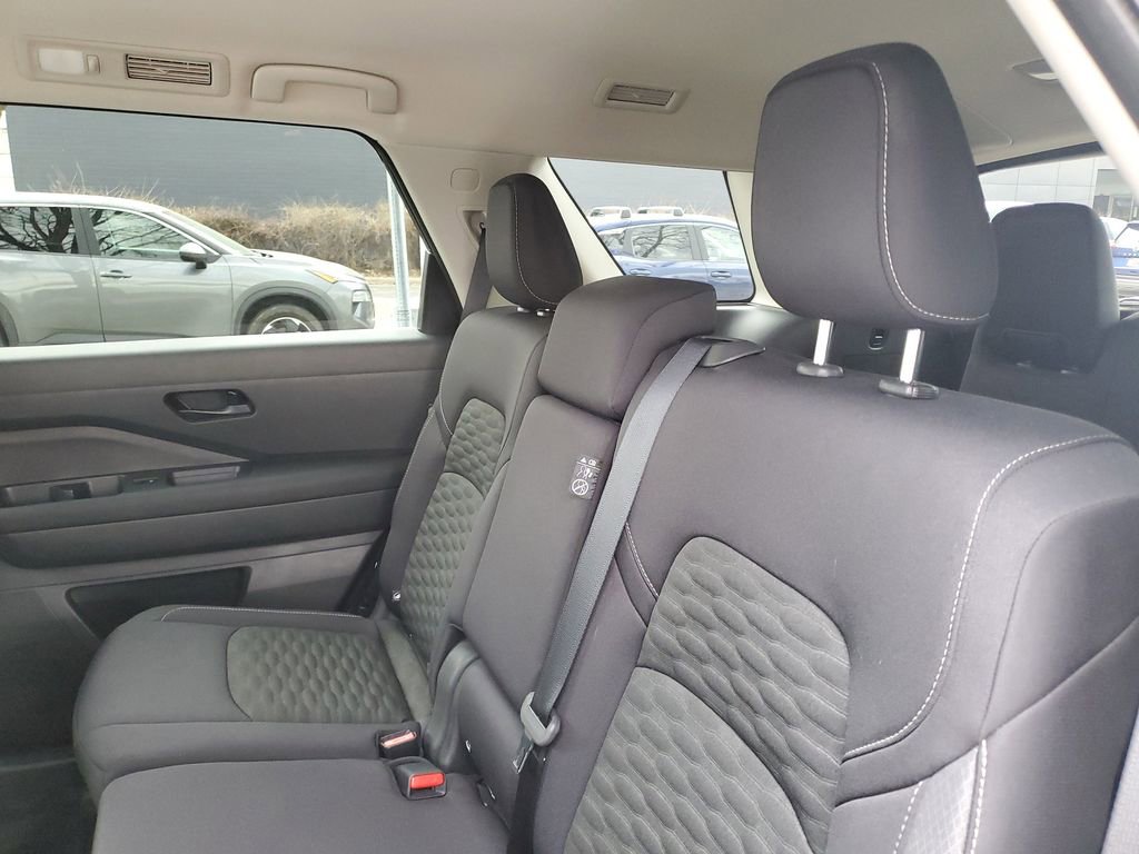 Used 2024 Nissan Pathfinder SV image 26
