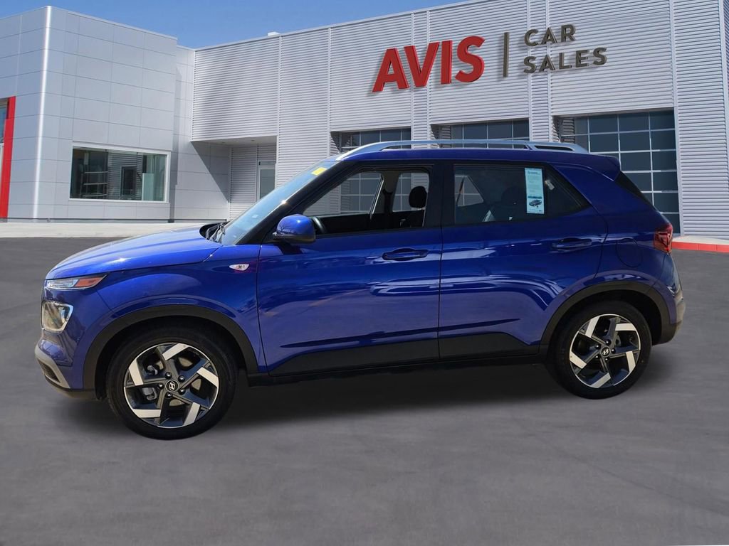 Used 2025 Hyundai Venue SEL image 2
