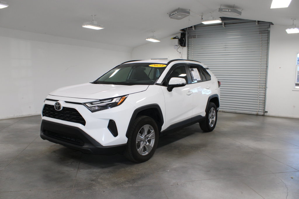 Used 2023 Toyota RAV4 XLE FWD image 4