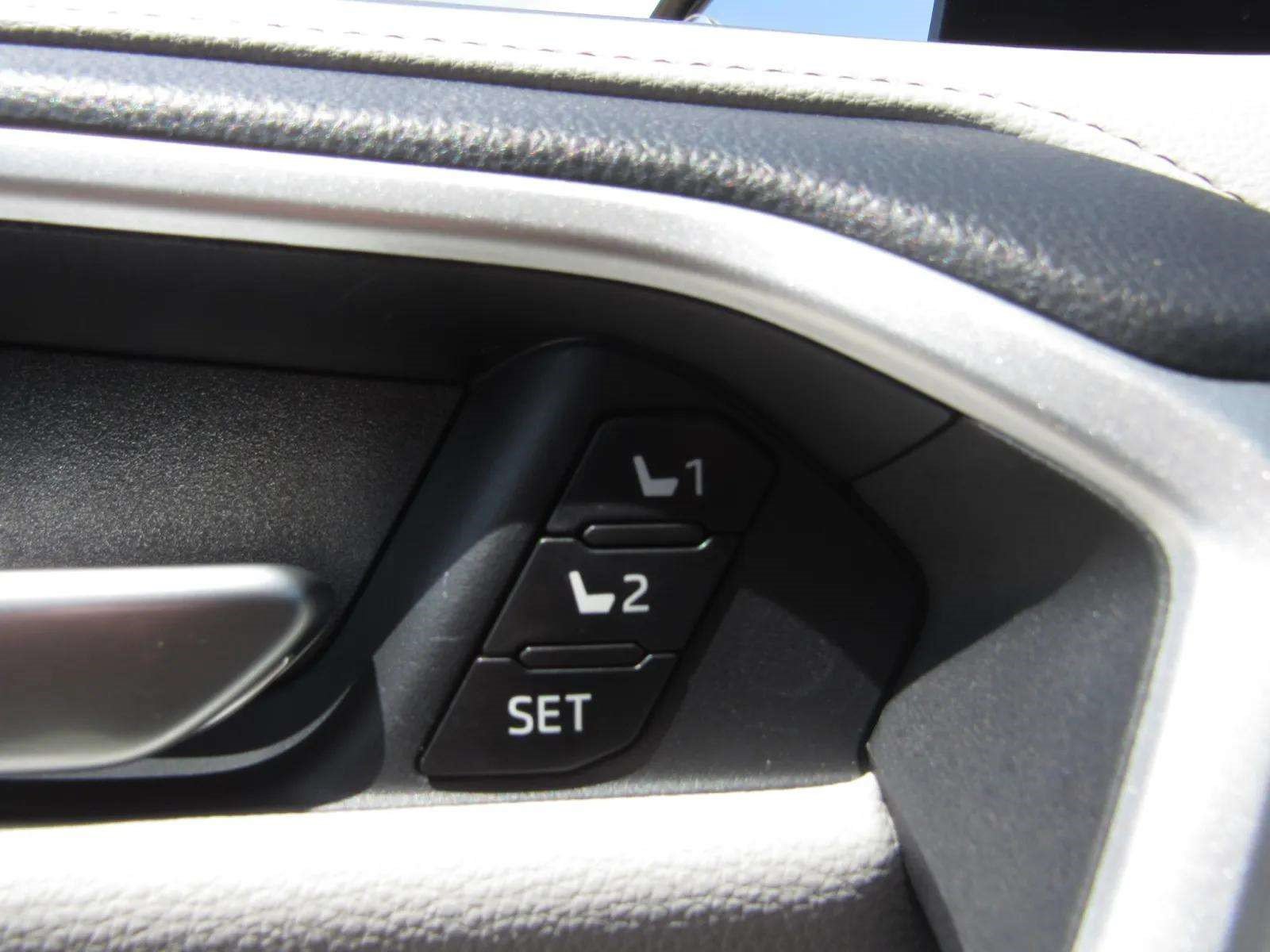 Used 2025 Toyota RAV4 Limited w/ Advanced Technology Package AWD/4WD image 25