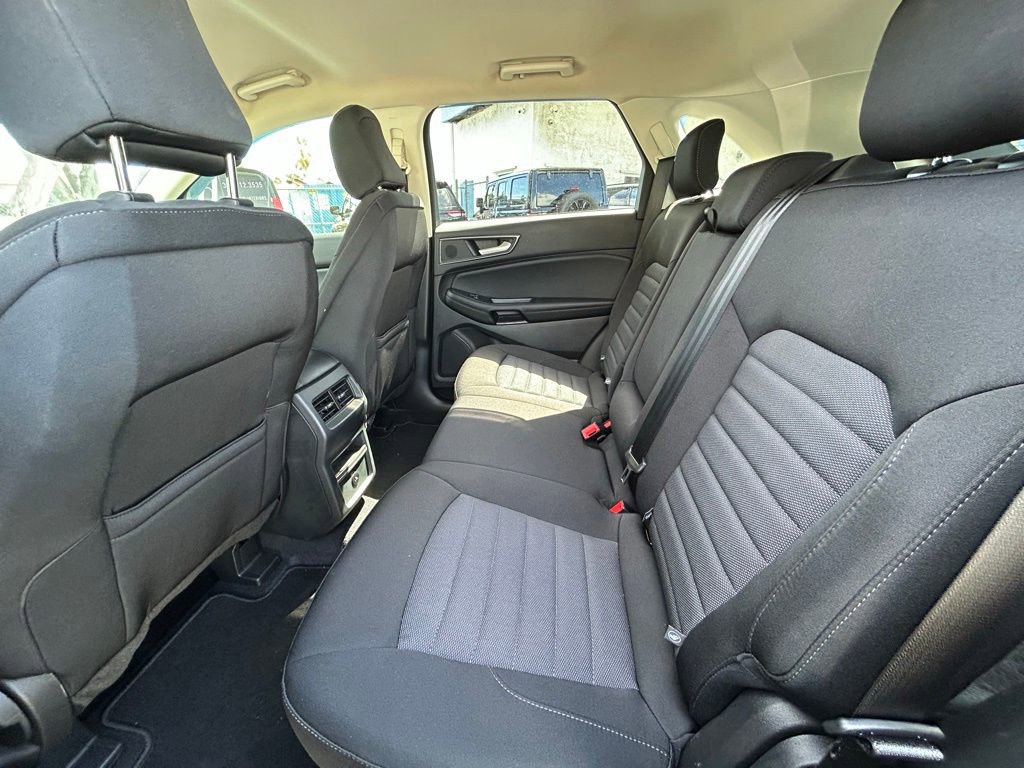 Used 2024 Ford Edge SE w/ Black Appearance Package image 42