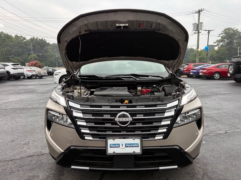 Used 2024 Nissan Rogue Platinum FWD image 10