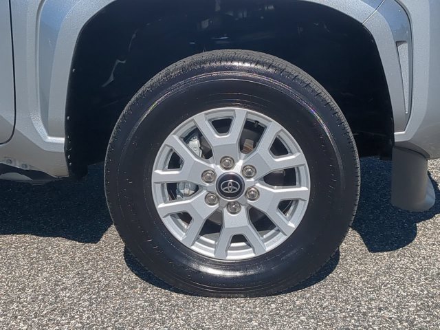 Certified 2025 Toyota Tacoma SR5 AWD/4WD image 11