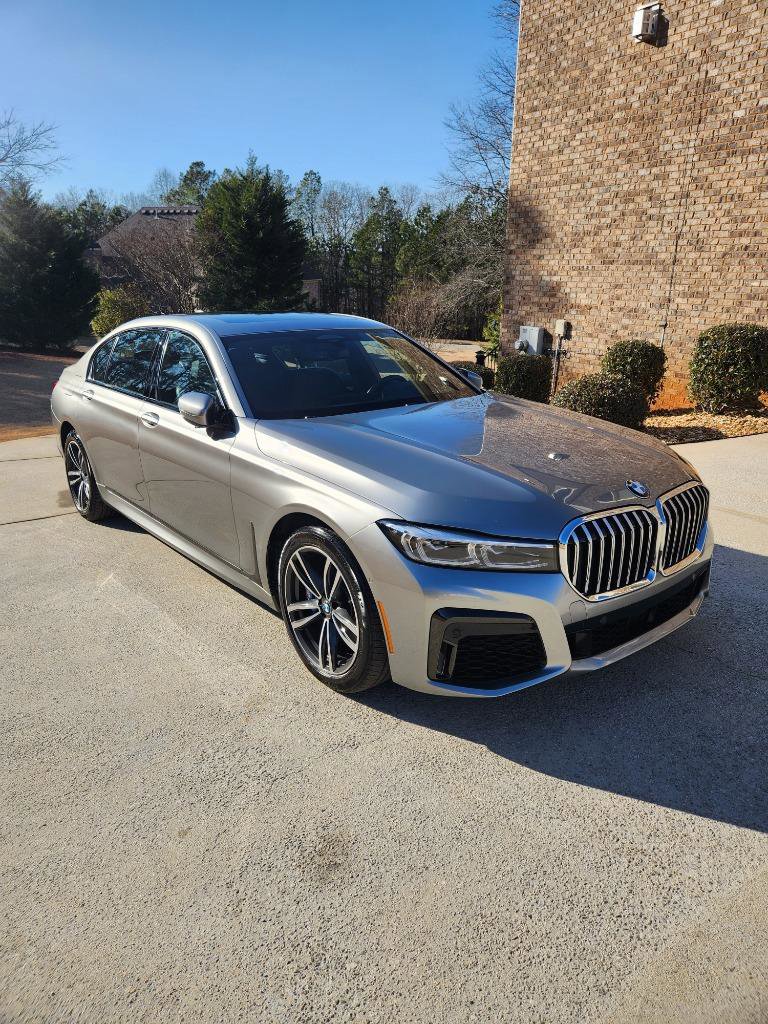 Used 2022 BMW 750i xDrive w/ M Sport Package image 3