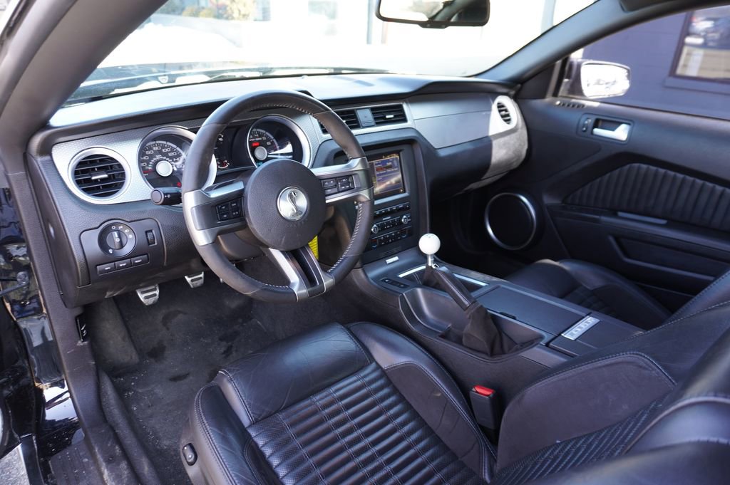 Used 2011 Ford Mustang Shelby GT500 w/ SVT Performance Pkg image 3