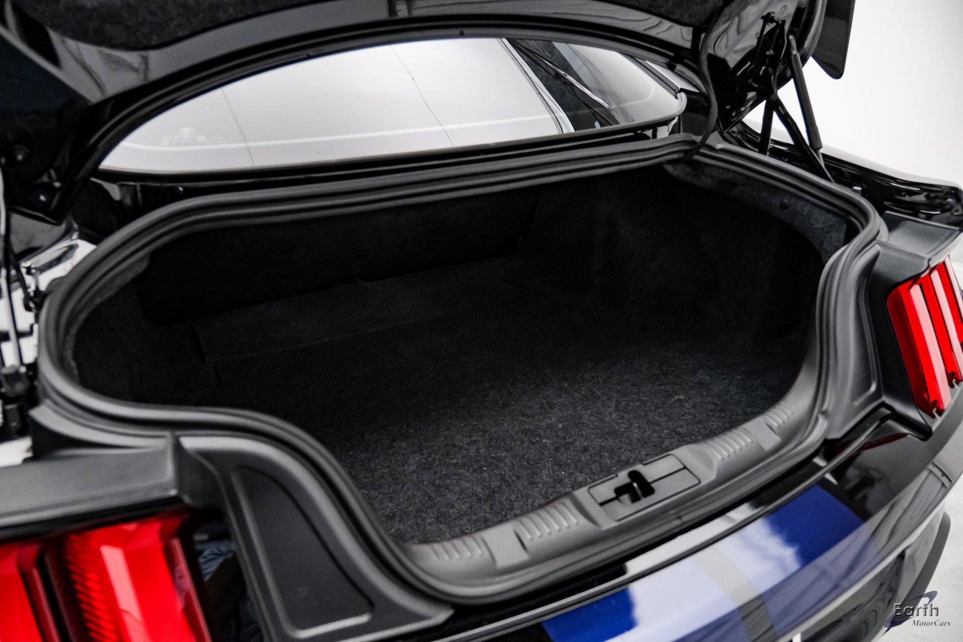 Used 2020 Ford Mustang Shelby GT500 w/ Carbon Fiber Track Pack image 70