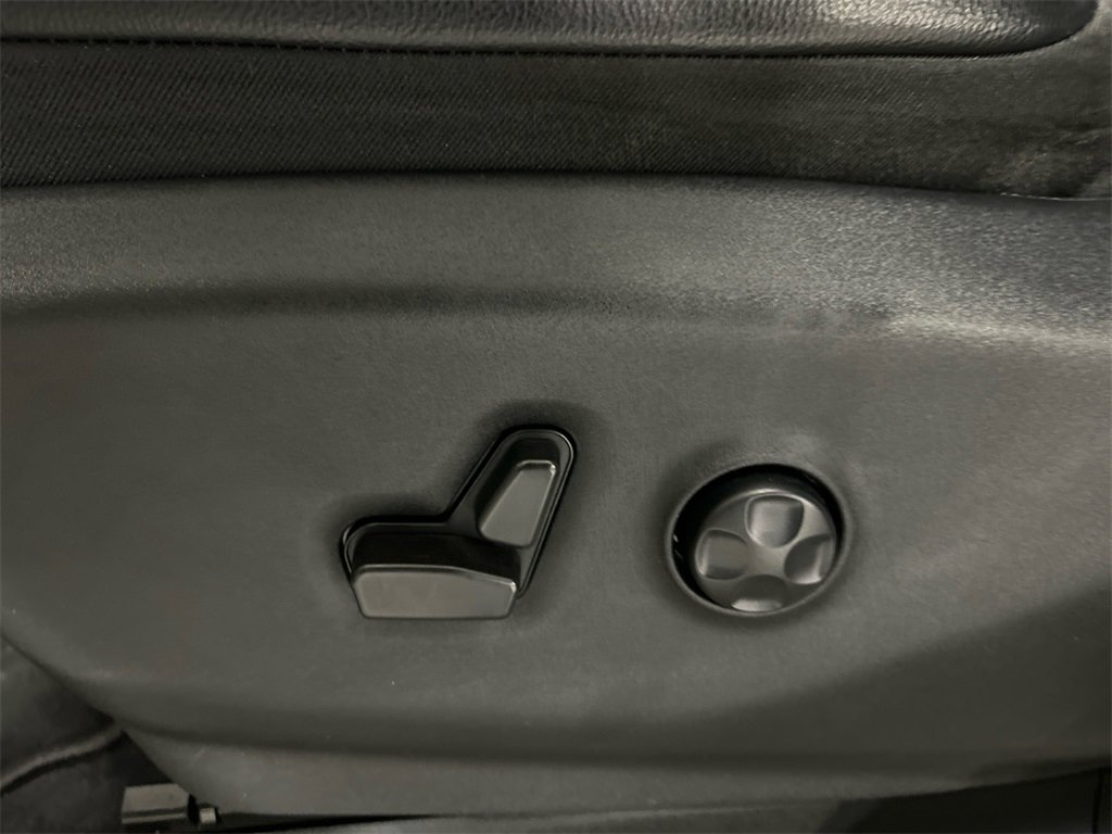 Used 2022 Chrysler Pacifica Touring-L image 11