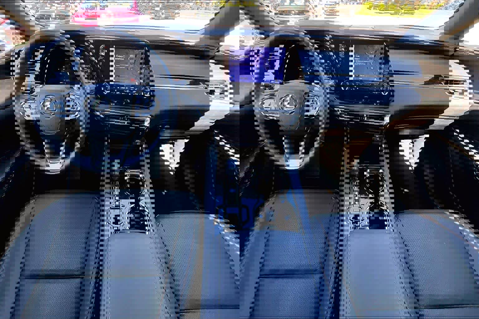 Used 2025 Lexus RX 350 FWD w/ Technology Package image 12