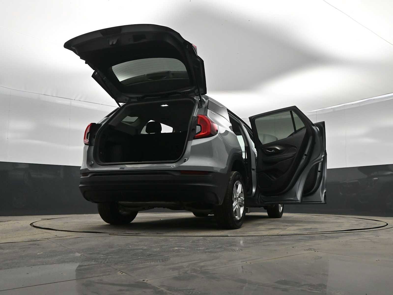 Used 2024 GMC Terrain SLE image 43