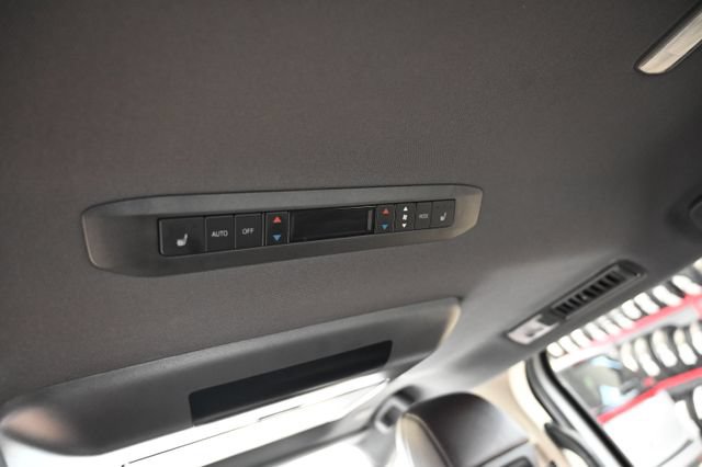 Used 2023 Toyota Sienna Platinum AWD/4WD image 34