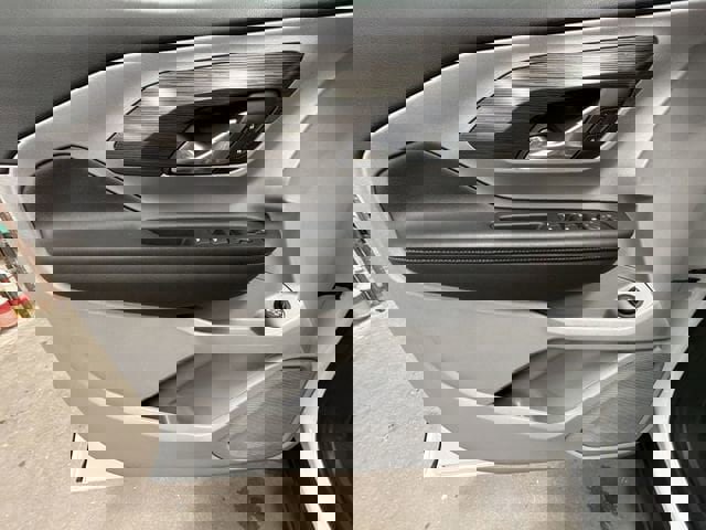 Used 2023 GMC Terrain SLE w/ Driver Convenience Package image 19