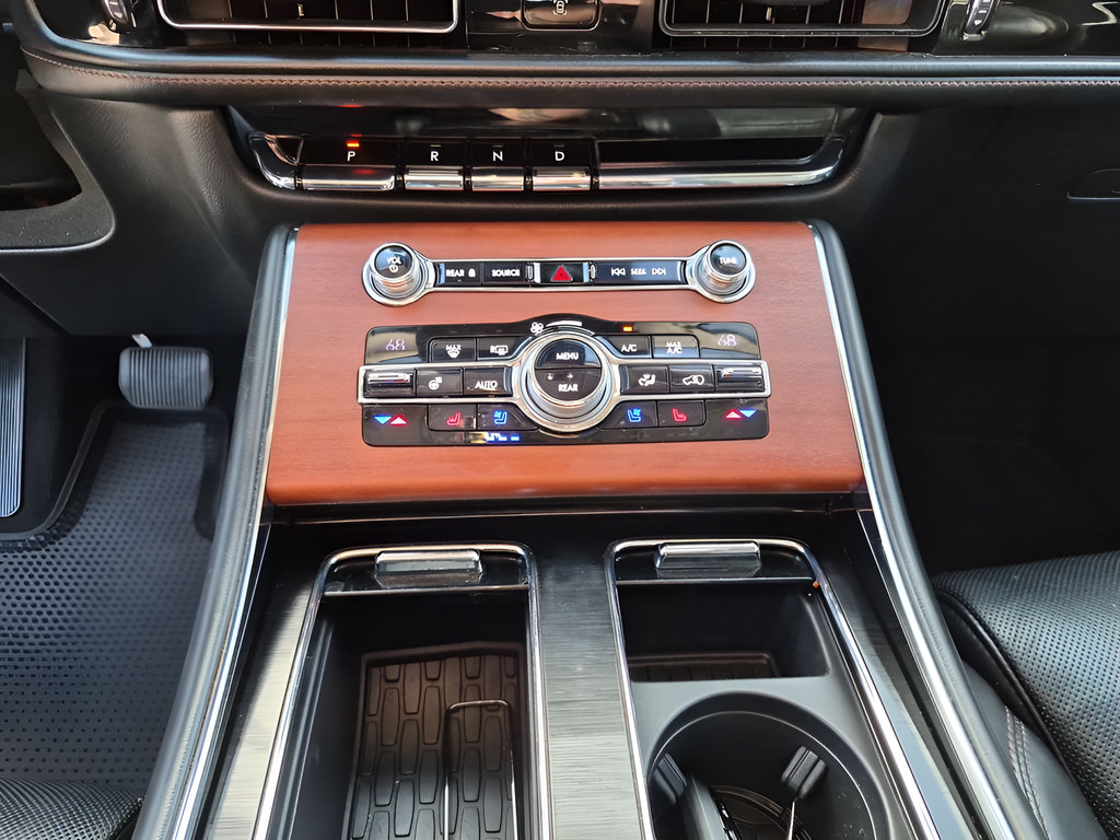 Used 2020 Lincoln Aviator Reserve w/ Equipment Group 201A RWD image 32