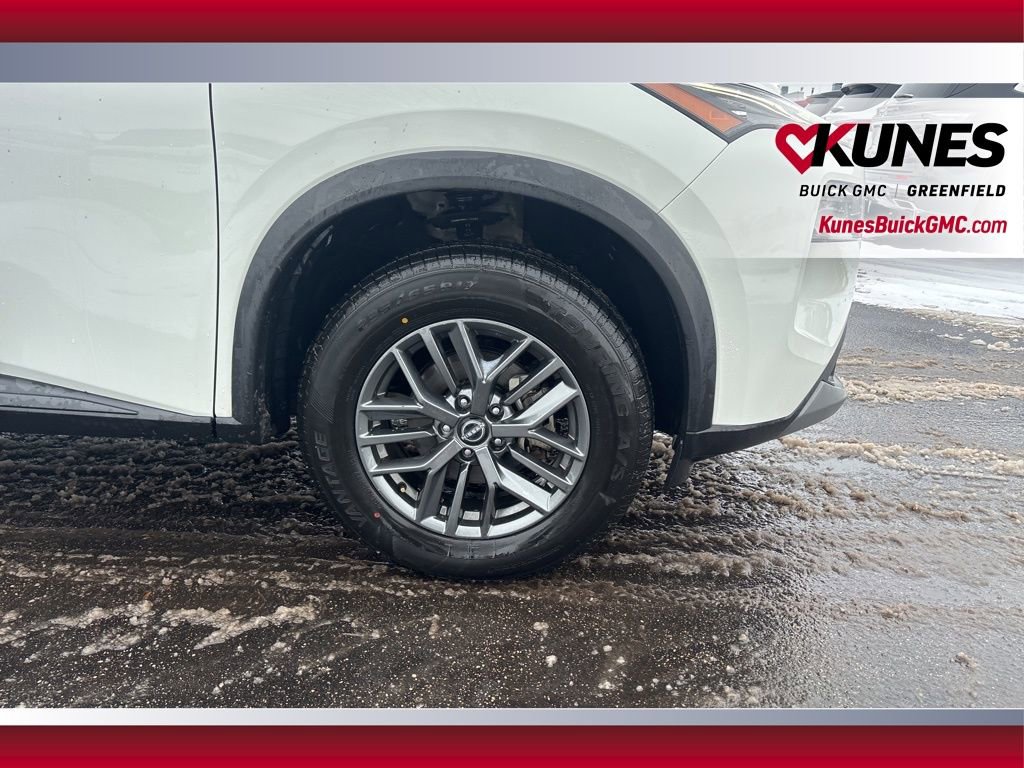 Used 2023 Nissan Rogue S image 13