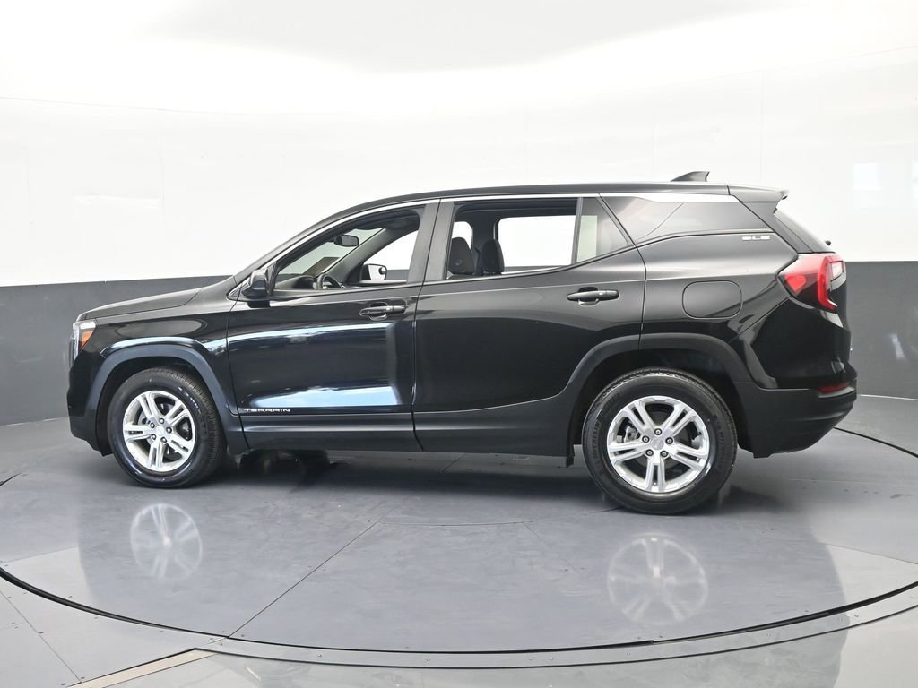 Used 2023 GMC Terrain SLE image 3