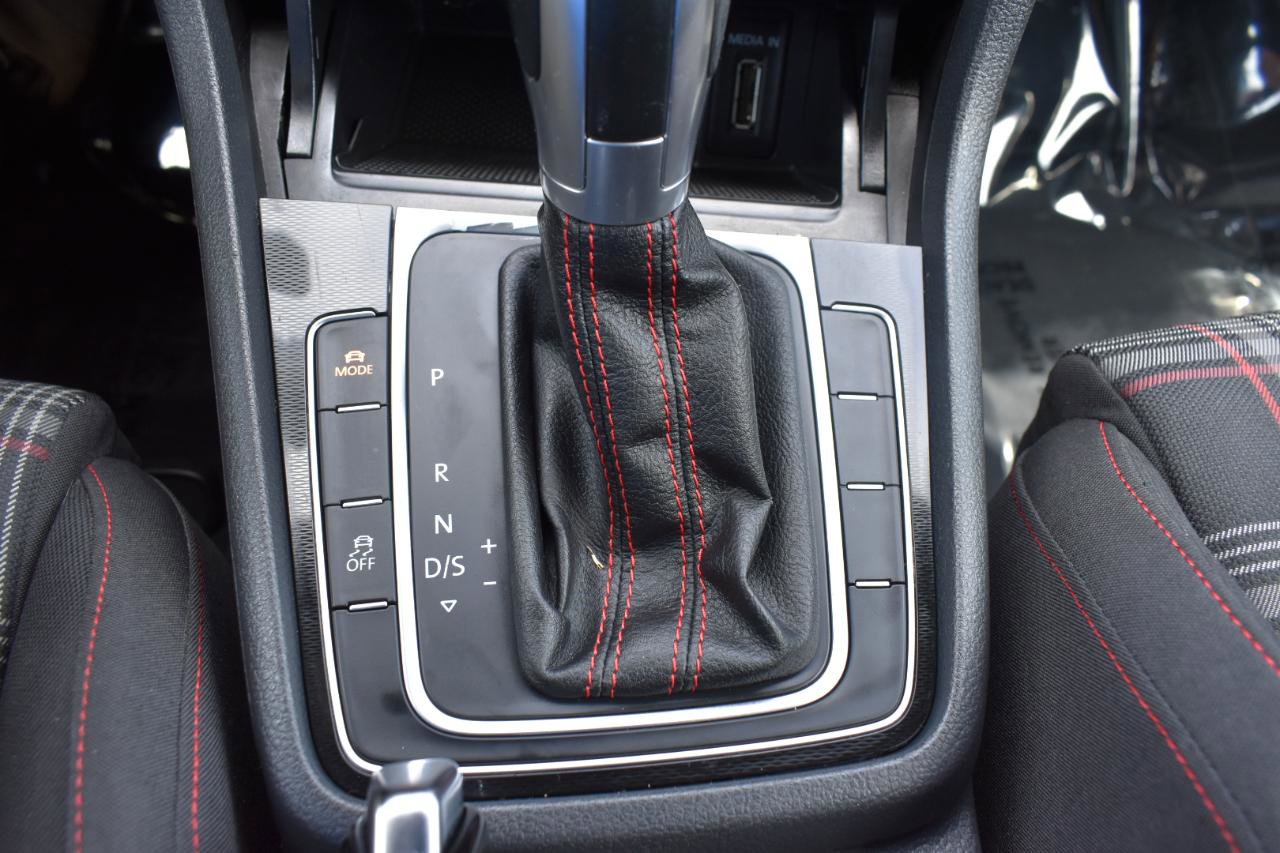 Used 2015 Volkswagen GTI S FWD image 21