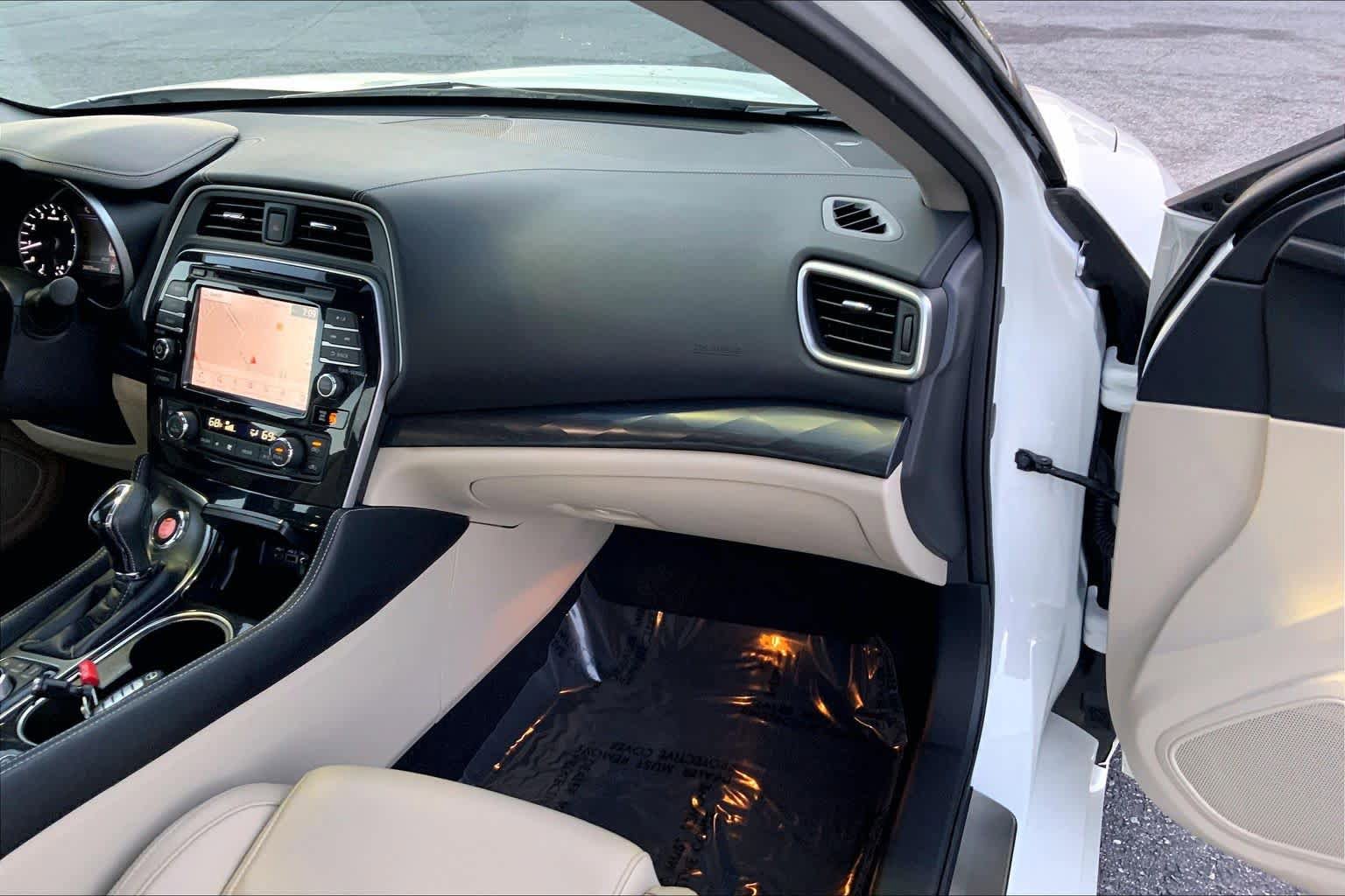 Used 2023 Nissan Maxima Platinum w/ Sport Mat Group FWD image 18