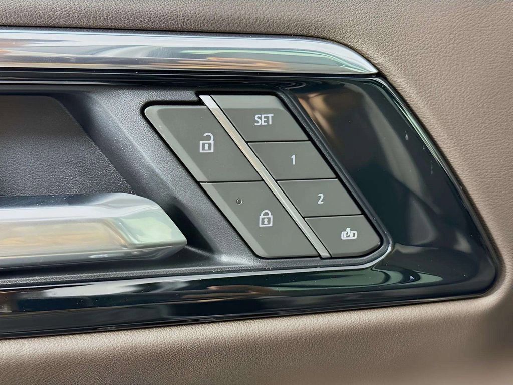 Used 2025 Chevrolet Tahoe Z71 w/ Comfort Package image 15