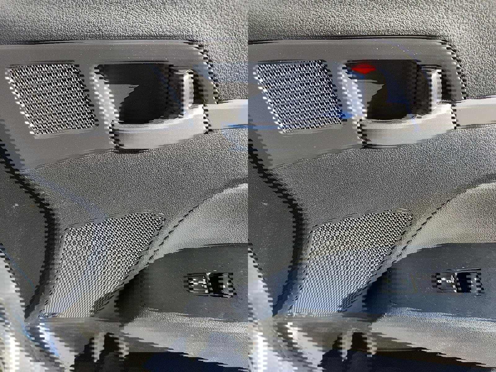 Used 2017 Hyundai Elantra Limited w/ Limited Tech Package 04 image 33