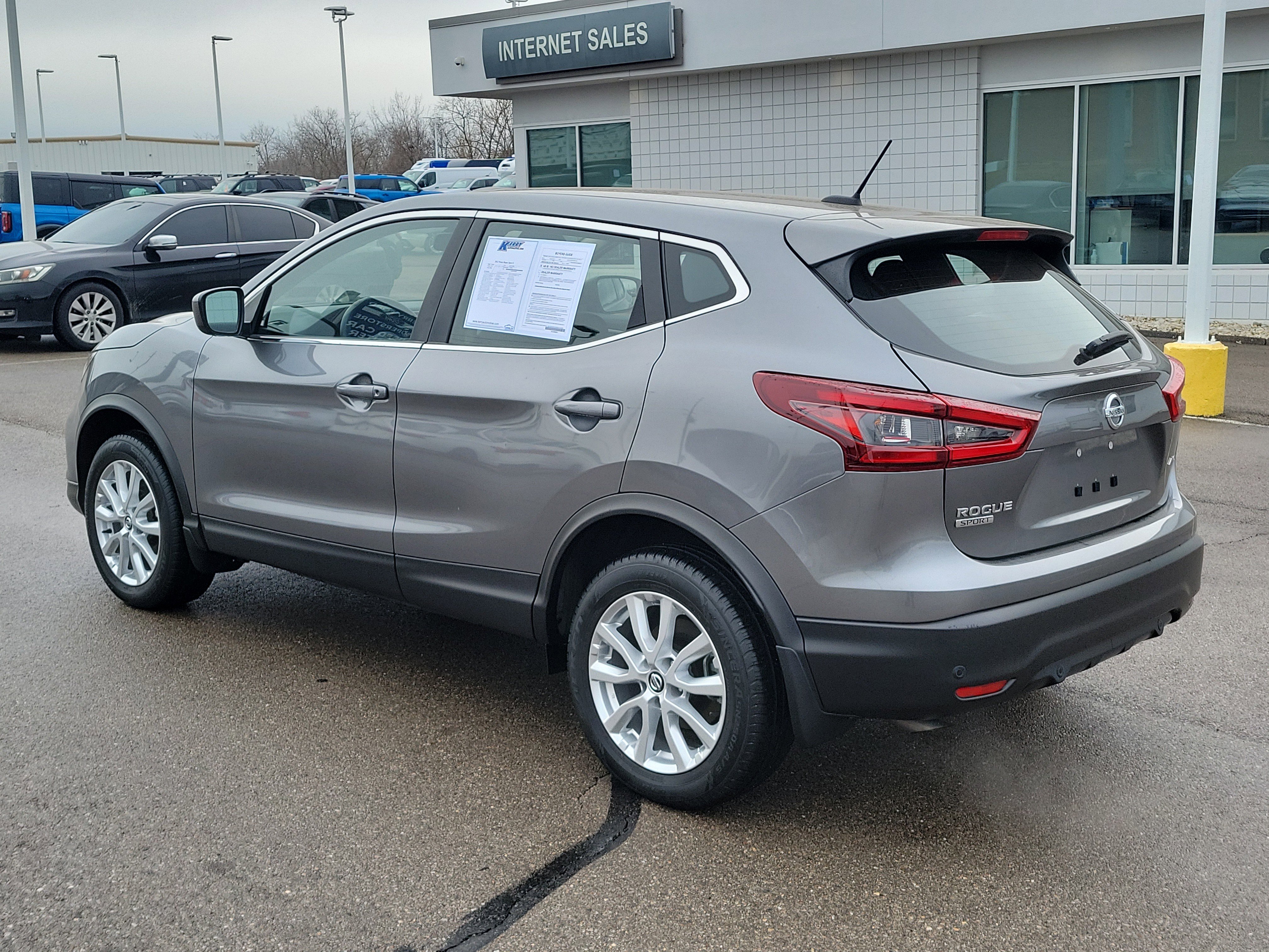 Used 2022 Nissan Rogue Sport S image 3