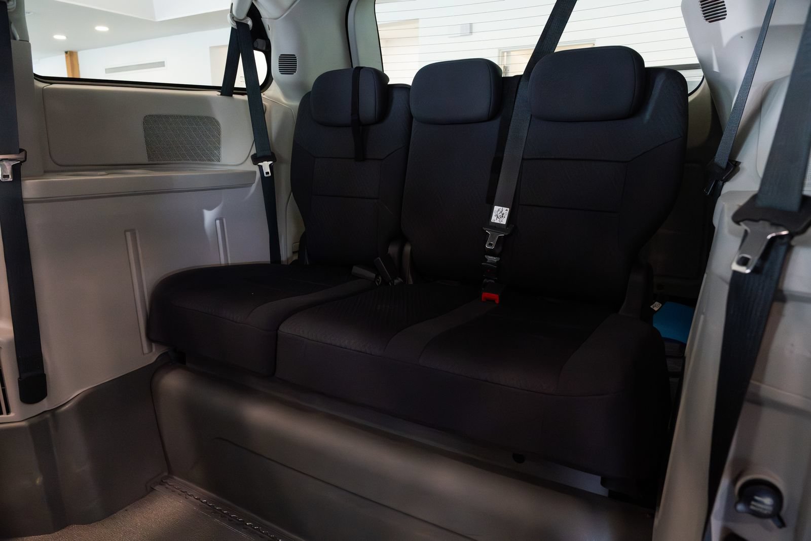 Used 2010 Dodge Grand Caravan SXT FWD image 21