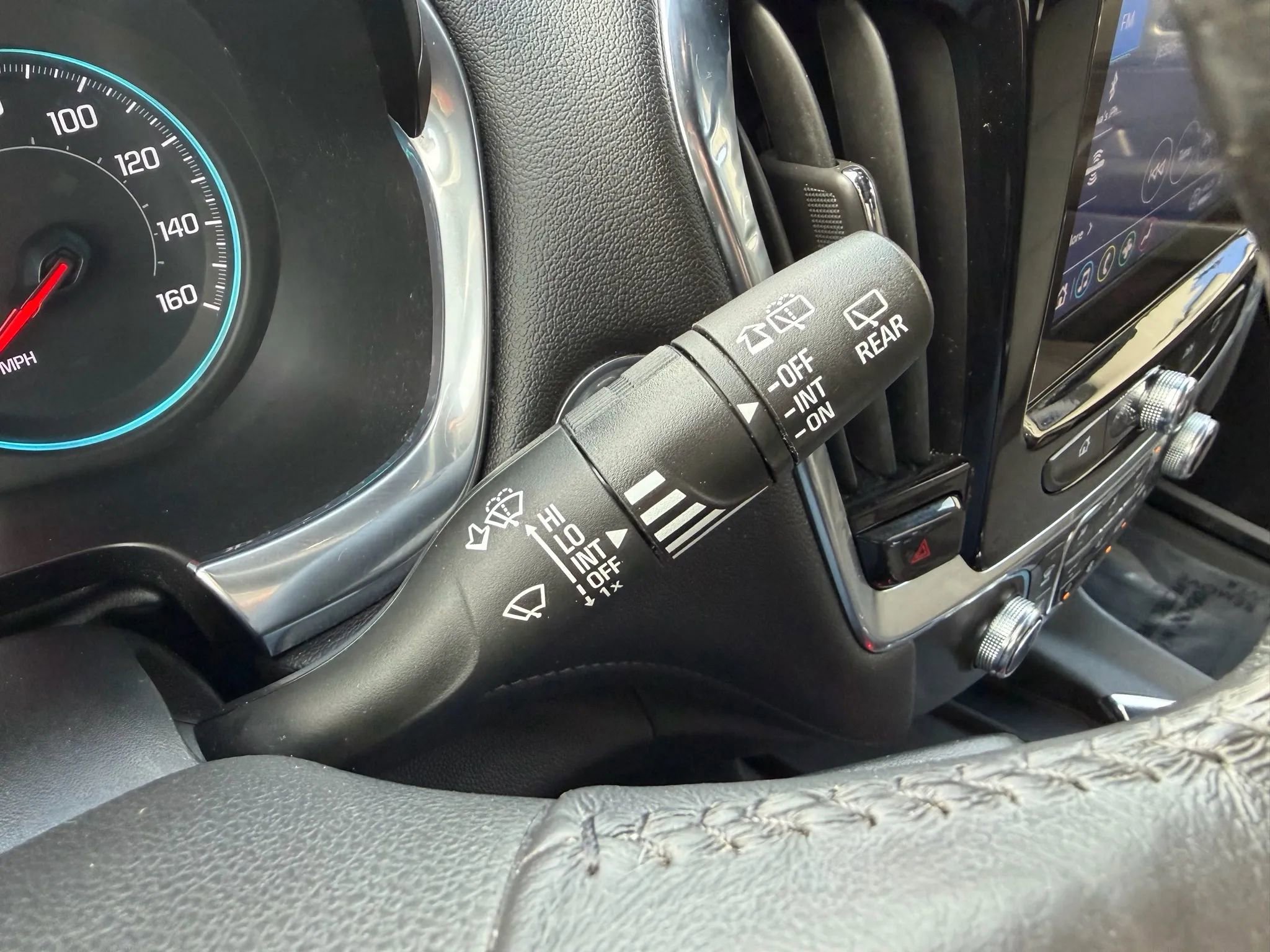 Used 2022 Chevrolet Traverse LT image 24