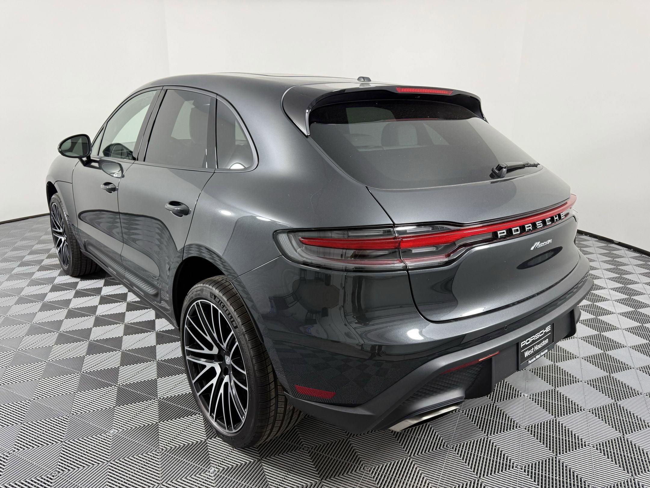 New 2025 Porsche Macan image 3
