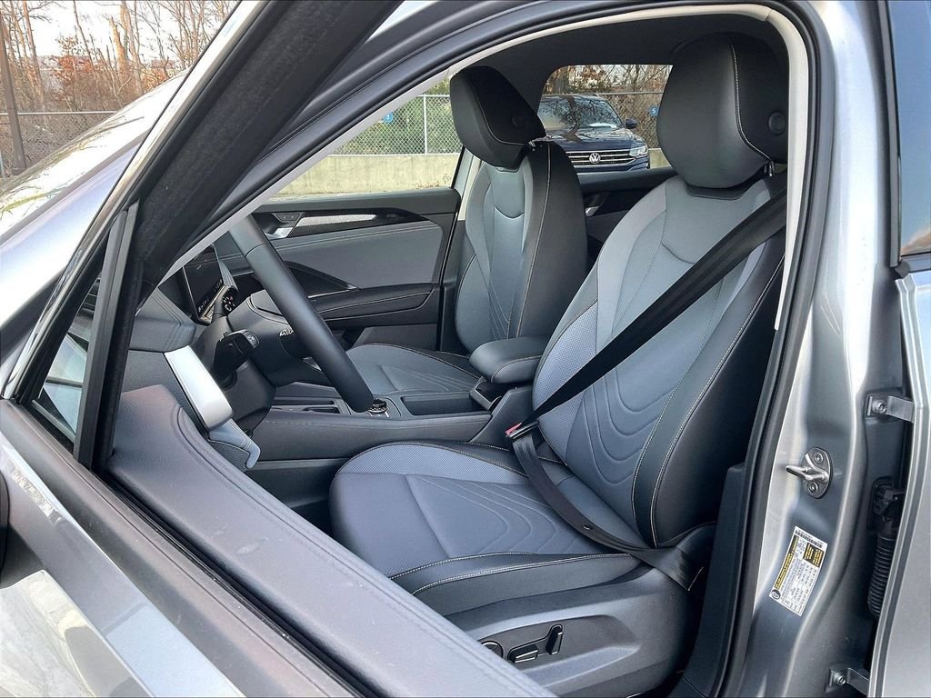 New 2026 Volkswagen Tiguan SE AWD/4WD image 11