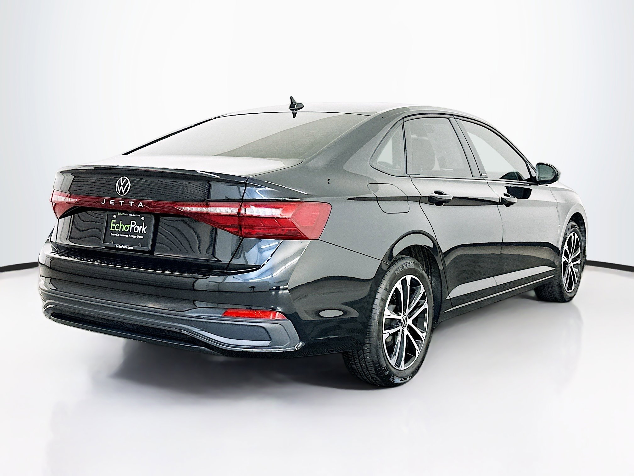 Used 2025 Volkswagen Jetta Sport image 9