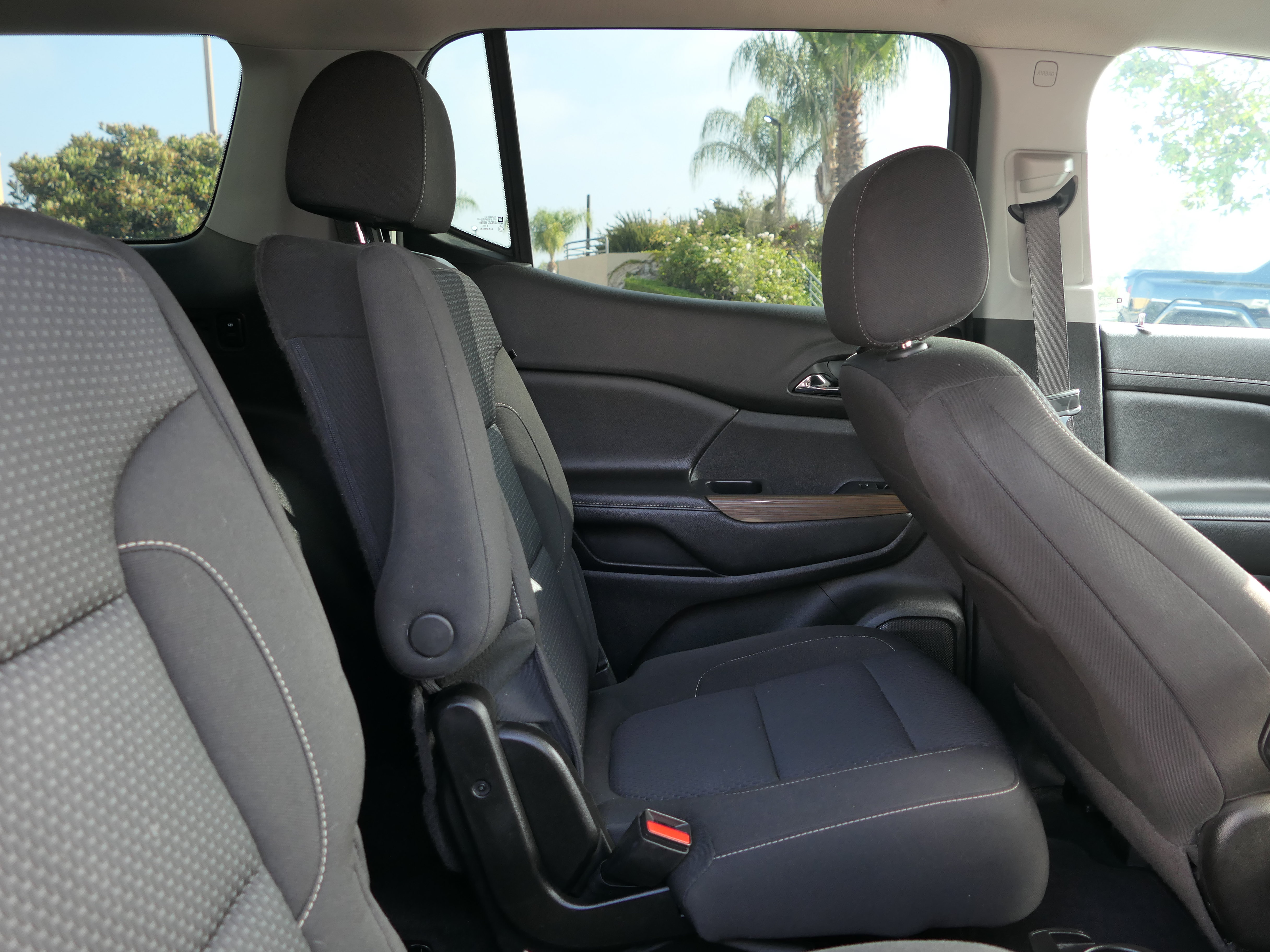 Used 2021 GMC Acadia SLE w/ Driver Convenience Package FWD image 25