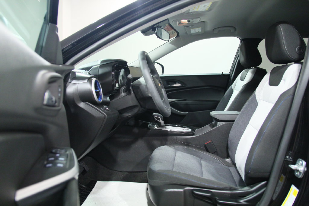 Used 2025 Chevrolet Trax LS w/ LS Convenience Package FWD image 5