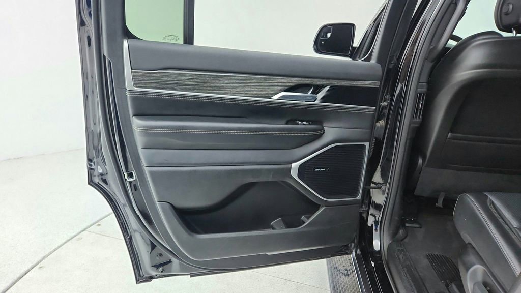 Used 2022 Jeep Wagoneer Series II AWD/4WD image 35