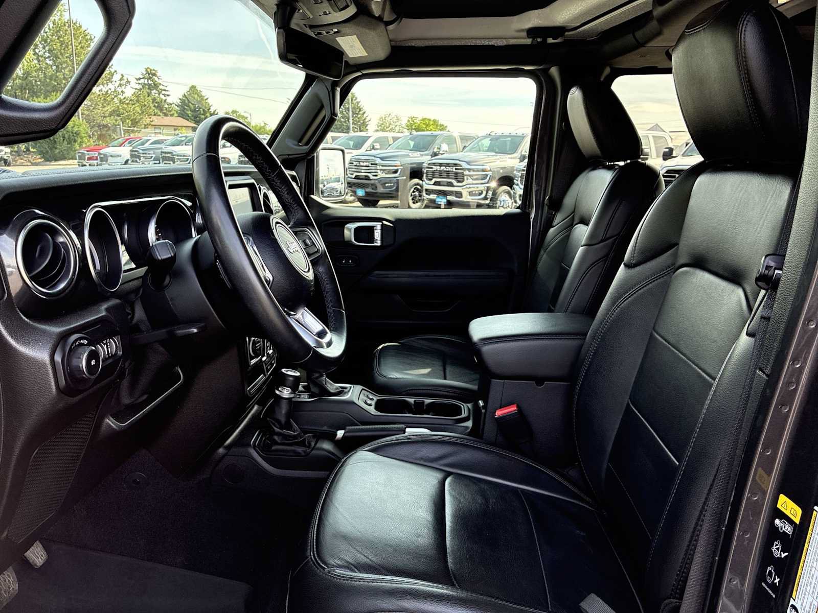 Used 2021 Jeep Wrangler Unlimited Sahara AWD/4WD image 13