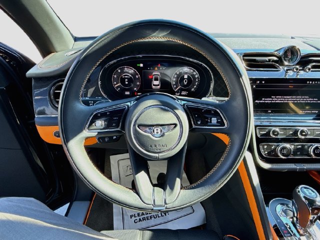Used 2025 Bentley Bentayga AWD/4WD image 11