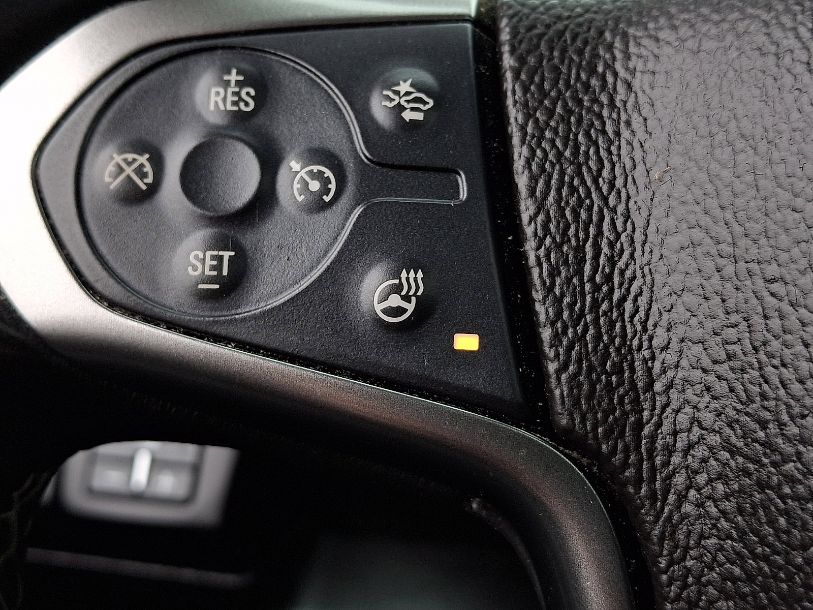 Used 2020 Chevrolet Suburban Premier image 25