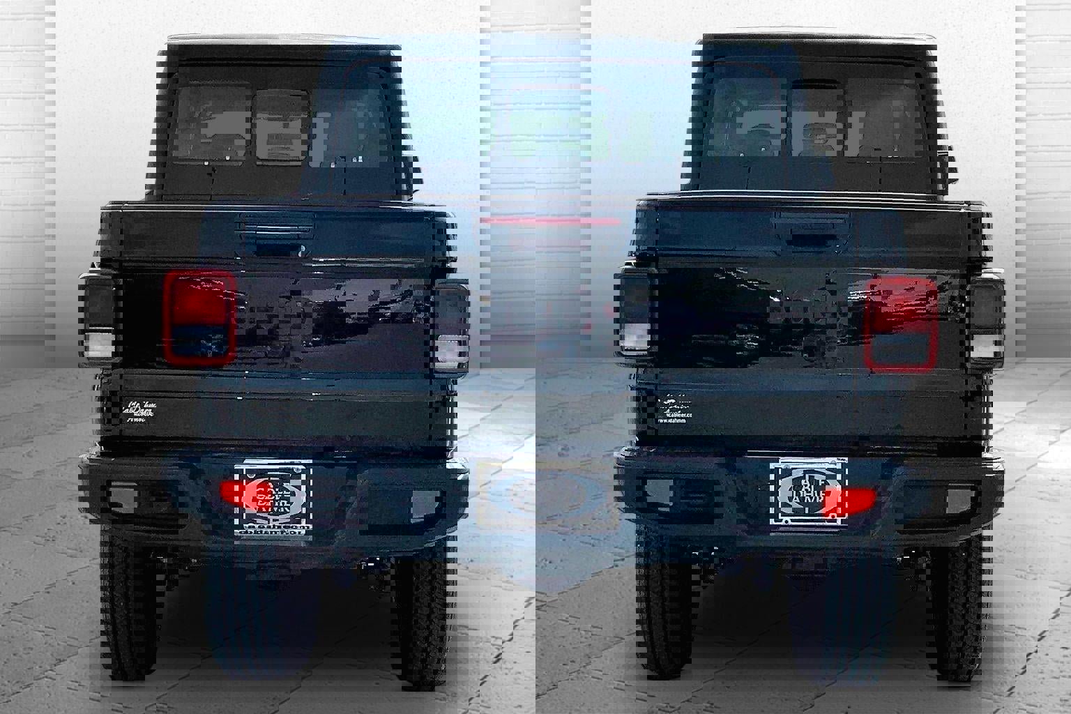 Used 2024 Jeep Gladiator Sport image 3