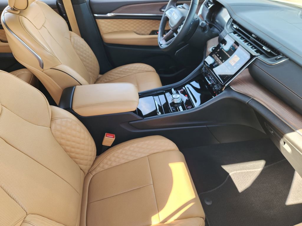 Used 2024 Jeep Grand Cherokee L Summit image 11