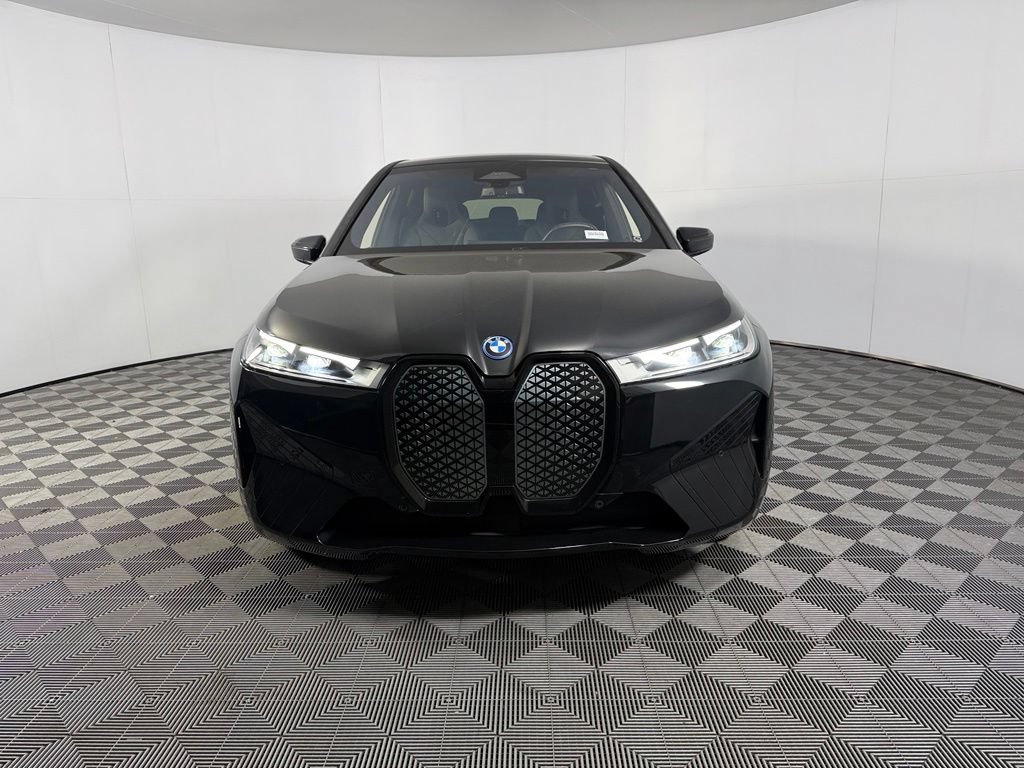 Used 2023 BMW iX xDrive50 w/ Sport Package AWD/4WD image 2