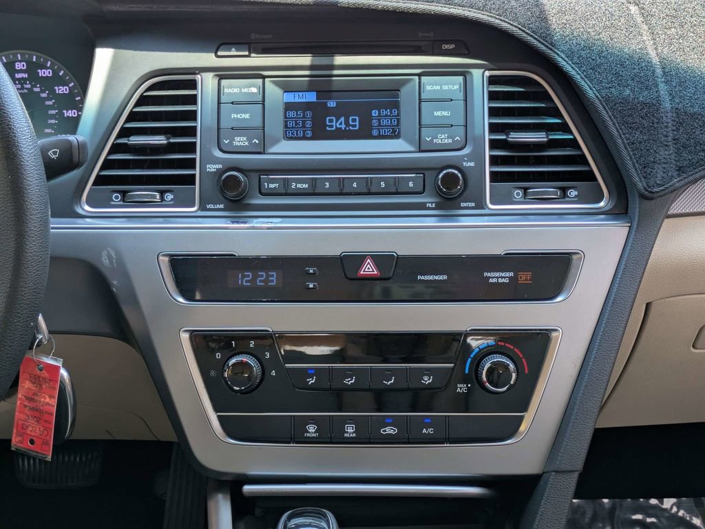 Used 2015 Hyundai Sonata SE w/ Cargo Package image 18