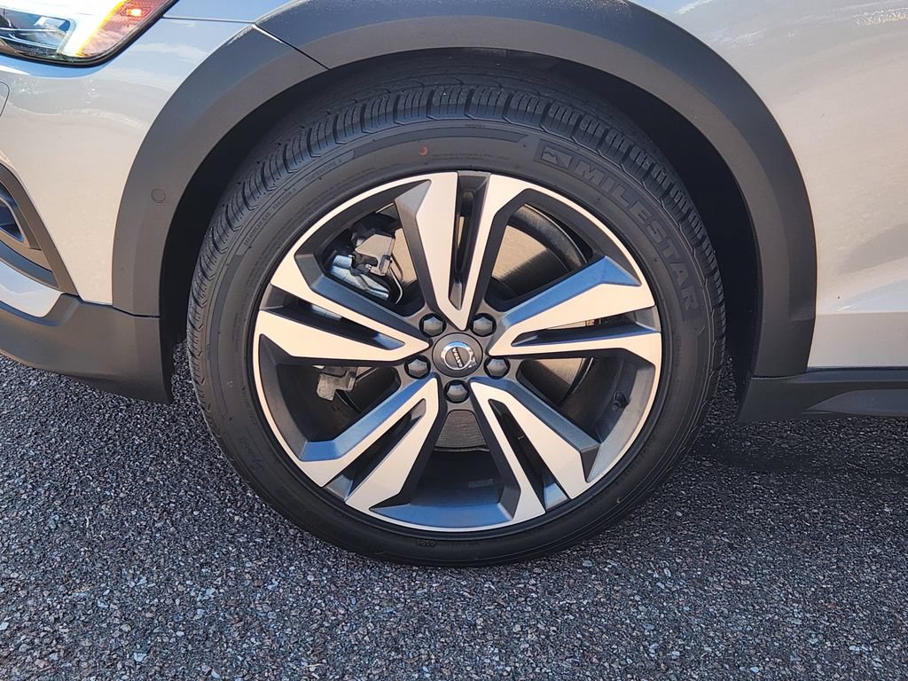 Used 2025 Volvo V60 B5 Cross Country Plus AWD/4WD image 30