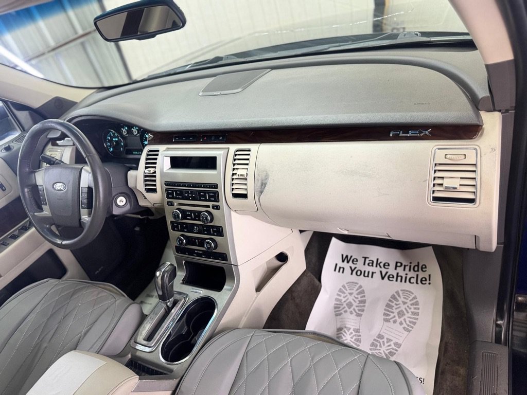 Used 2011 Ford Flex SEL w/ Rapid Spec Order Code FWD image 30
