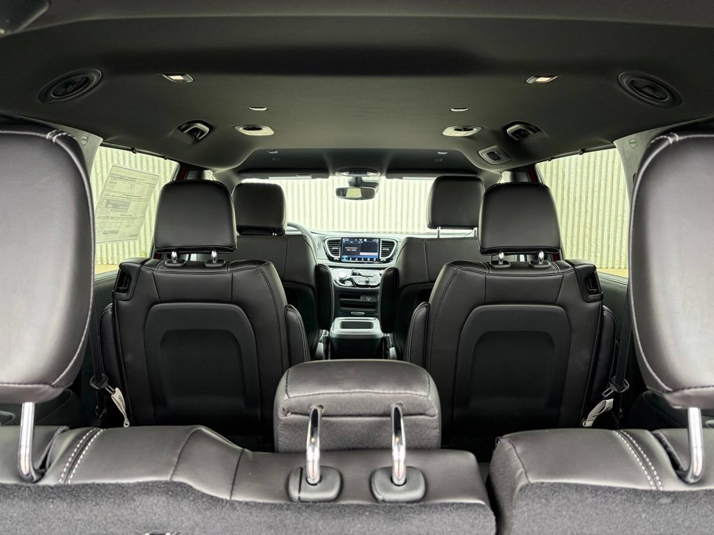 New 2026 Chrysler Pacifica Select AWD/4WD image 15