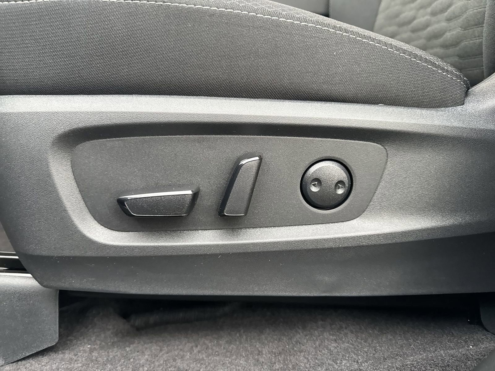 New 2026 Nissan Pathfinder SV image 25