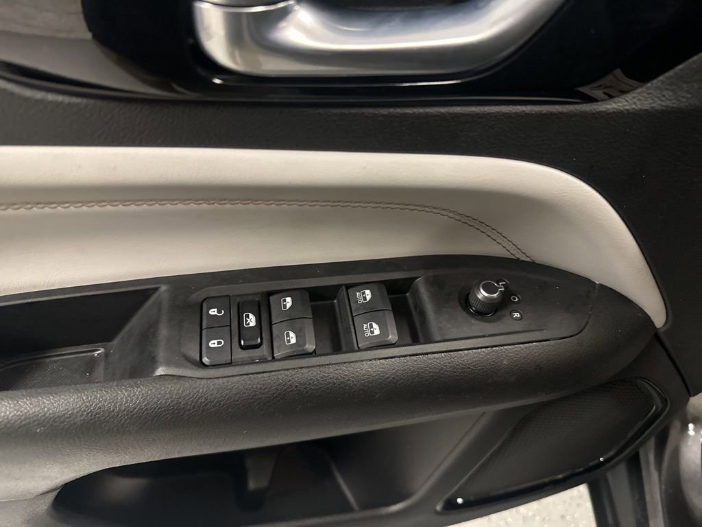 Used 2022 Jeep Compass Limited image 19