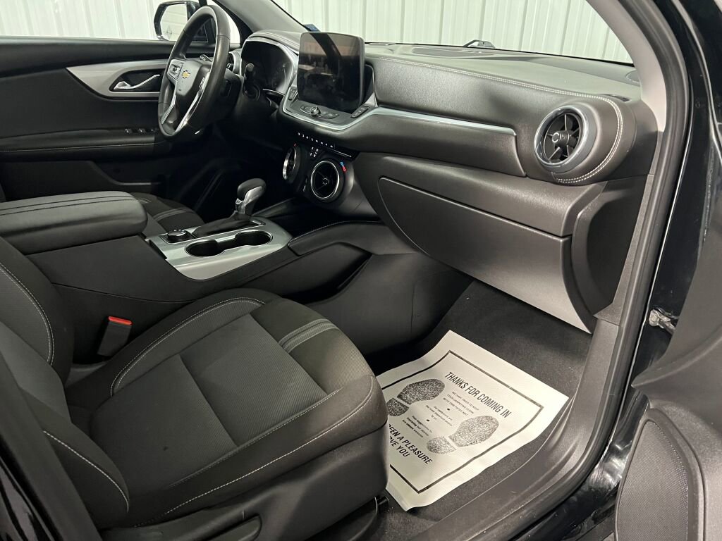 Used 2023 Chevrolet Blazer LT image 3
