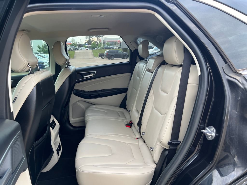 Used 2019 Ford Edge Titanium image 22