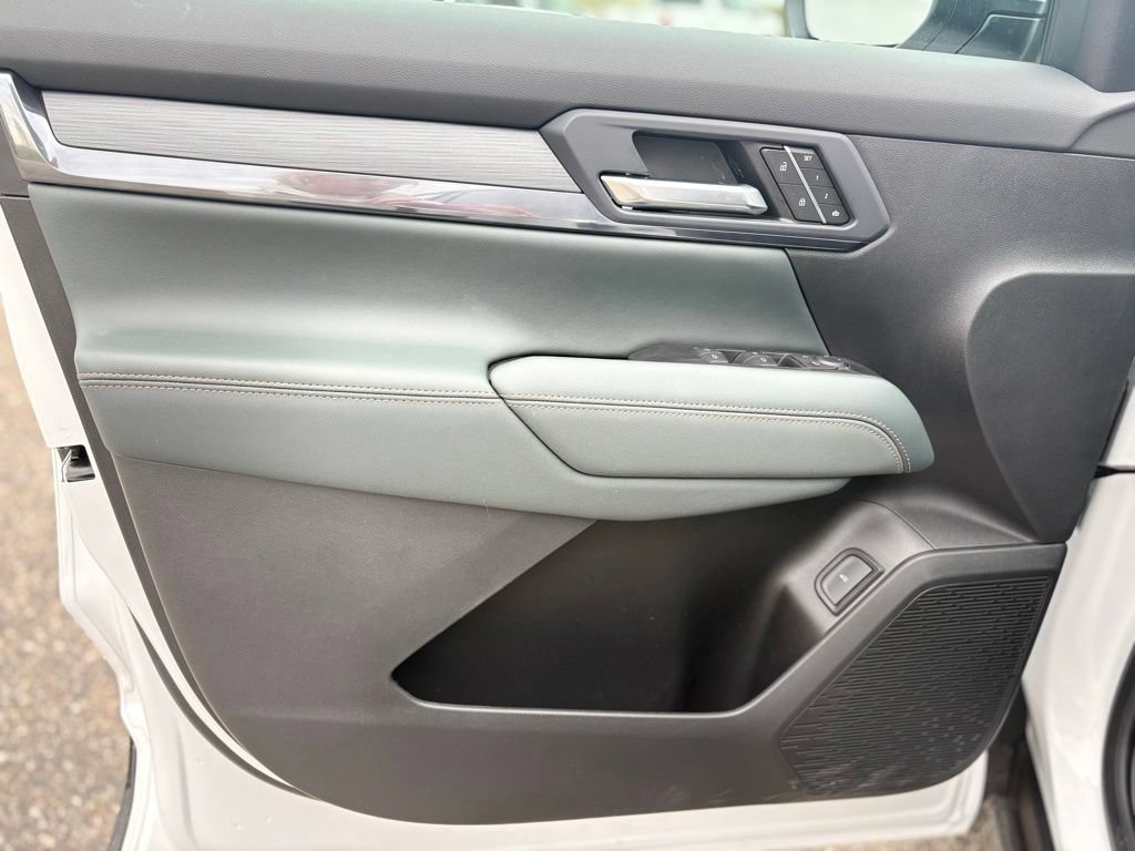Used 2026 GMC Terrain AT4 w/ Convenience Package III AWD/4WD image 14