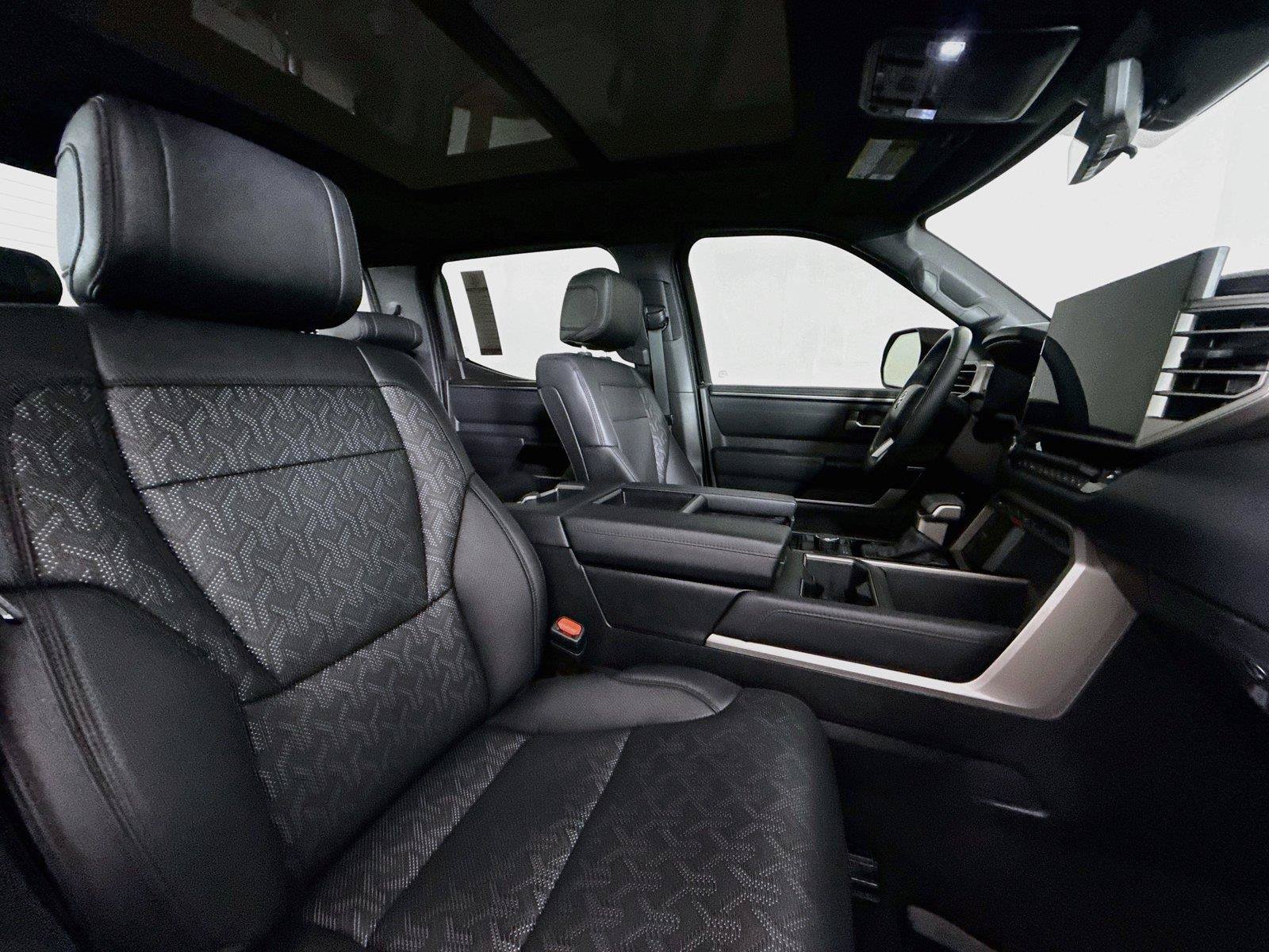 Used 2025 Toyota Tundra Limited AWD/4WD image 43